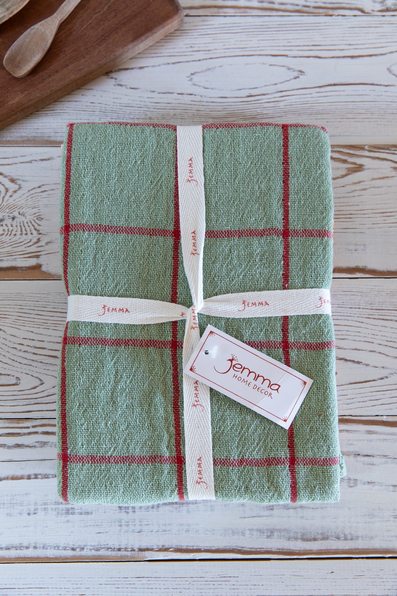 Pair of checkered flower towels