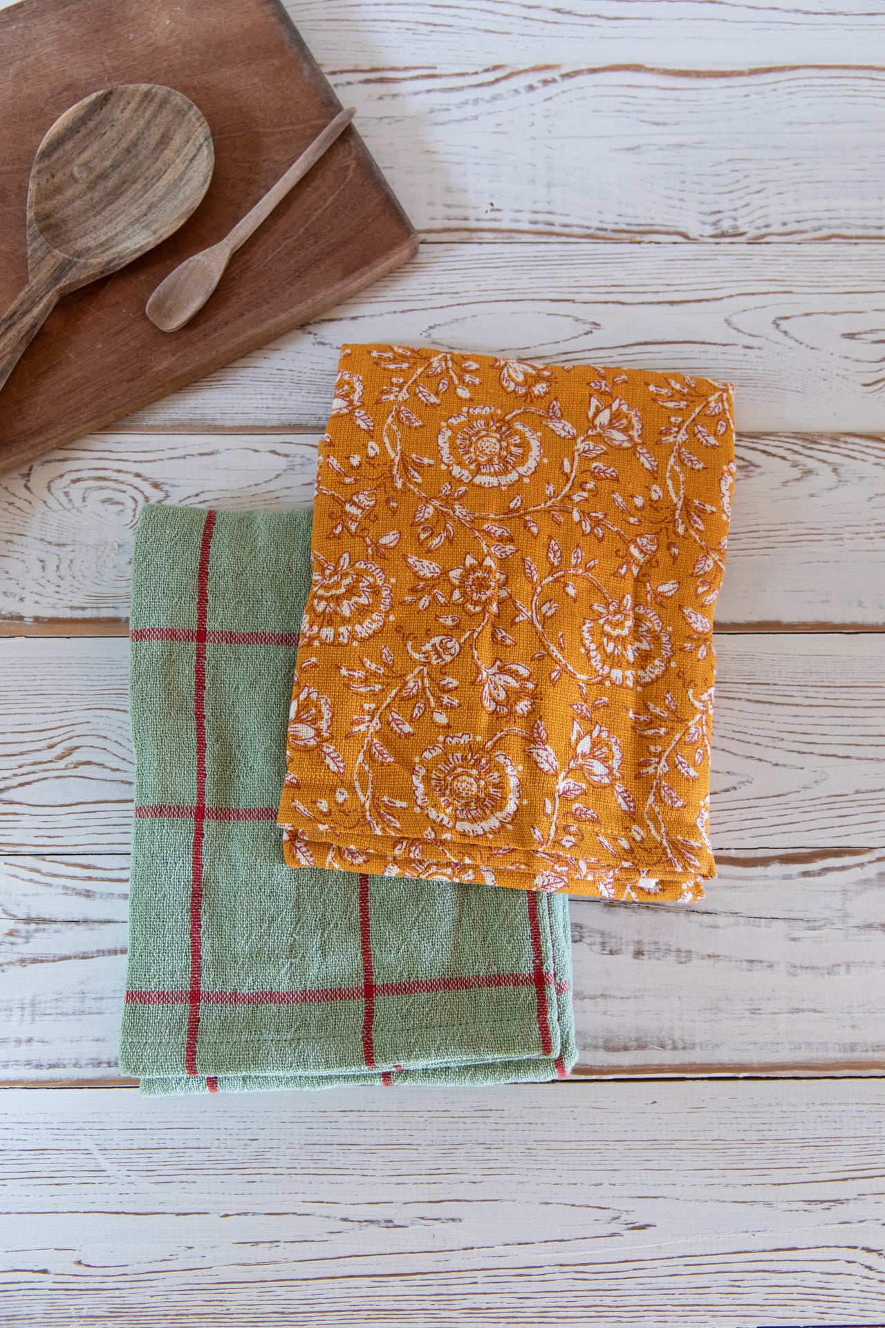 Pair of checkered flower towels