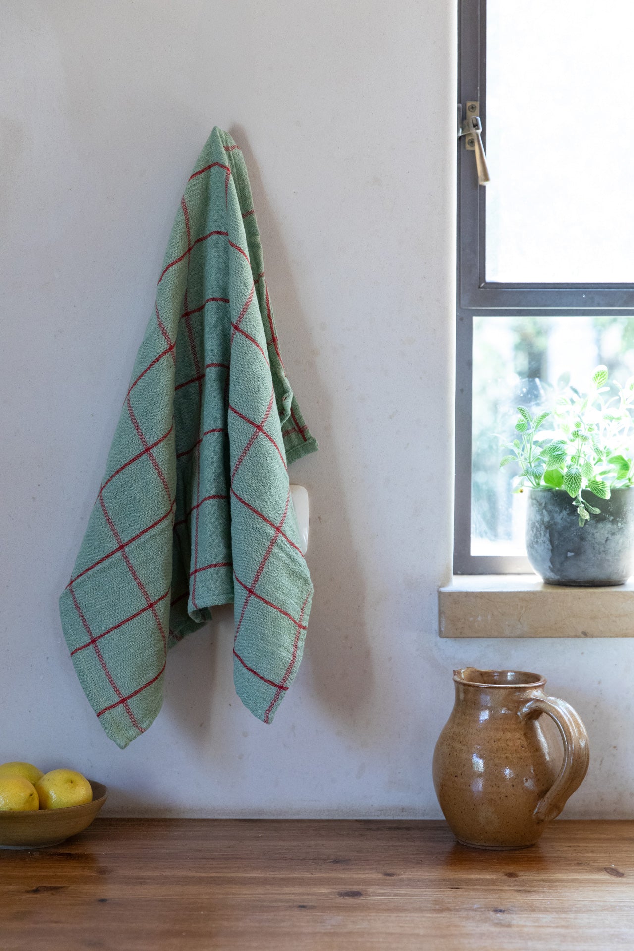 Pair of checkered flower towels