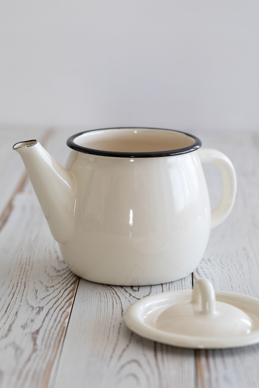 קומקום אמייל שמנת 1 ליטר