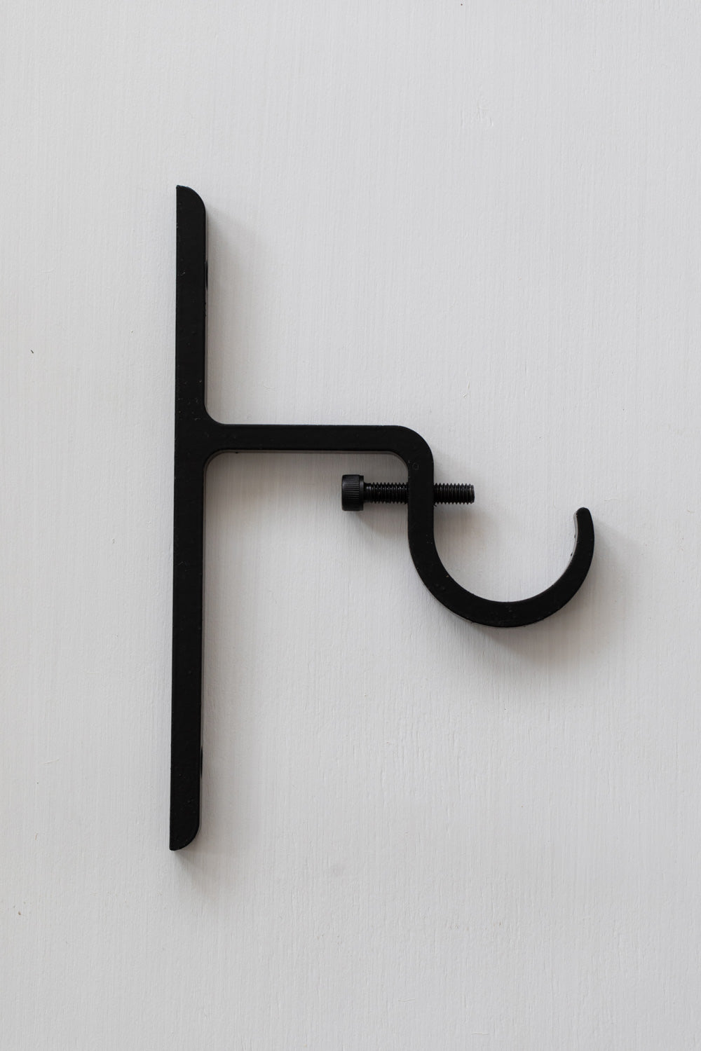 מתלה למוט וילון אלרון - שחור