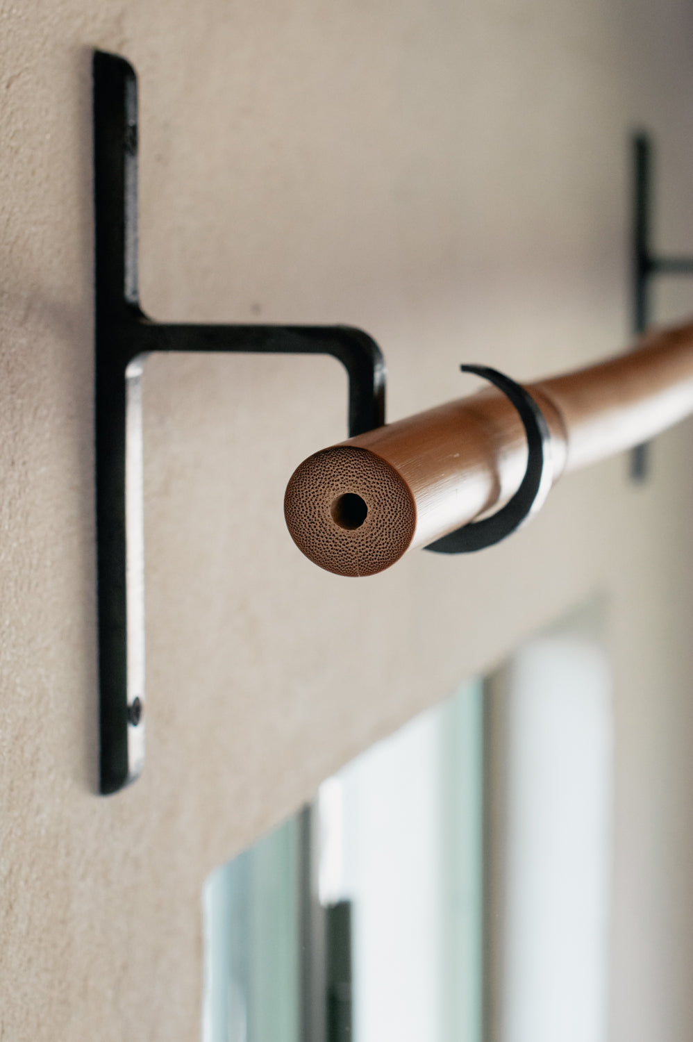 מוט במבוק לווילון