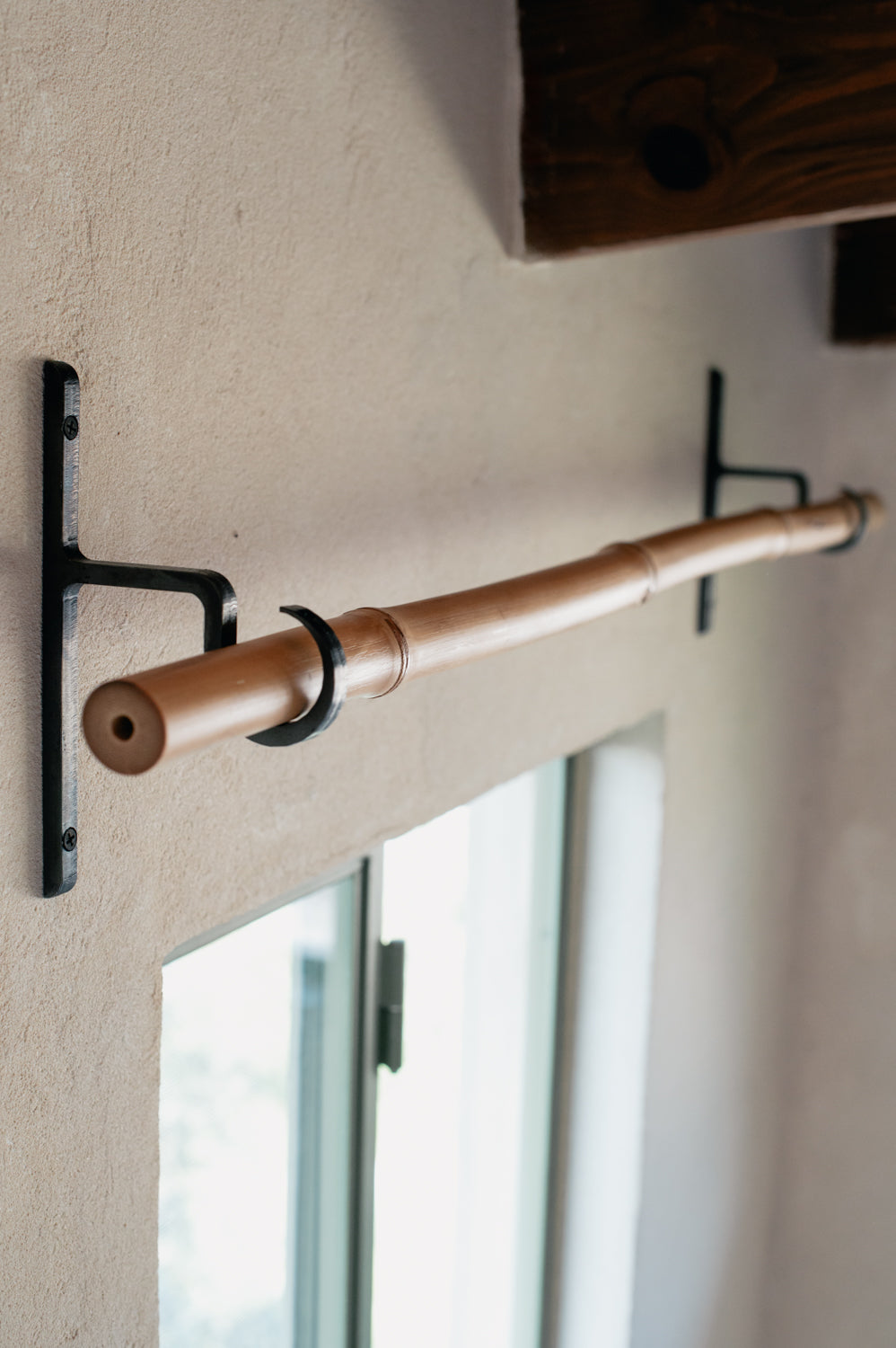 מוט במבוק לווילון