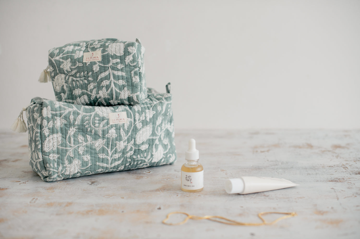 תיק רחצה "שקד"