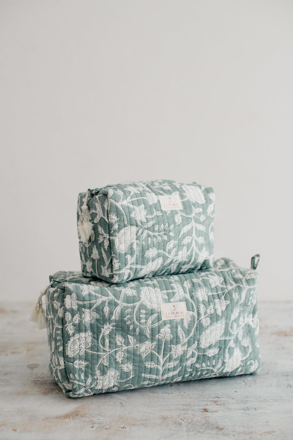 תיק איפור "שקד"