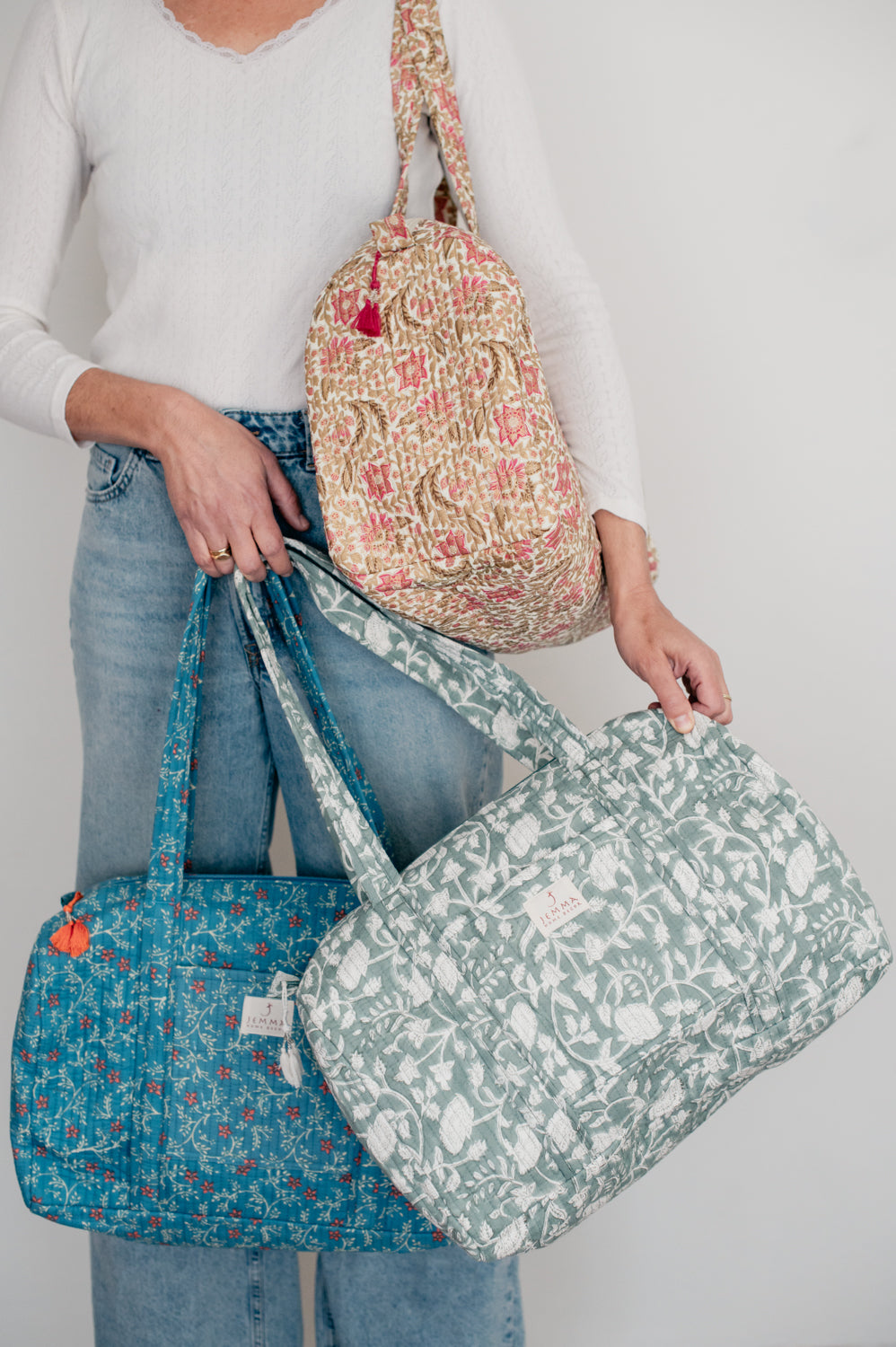 תיק נסיעות M "שקד"