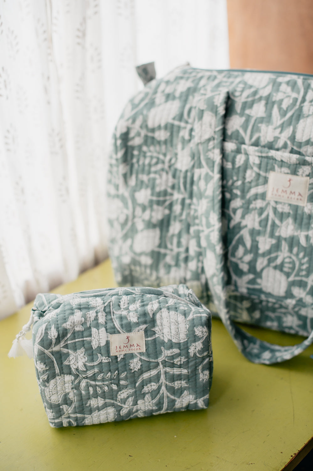 תיק נסיעות M "שקד"