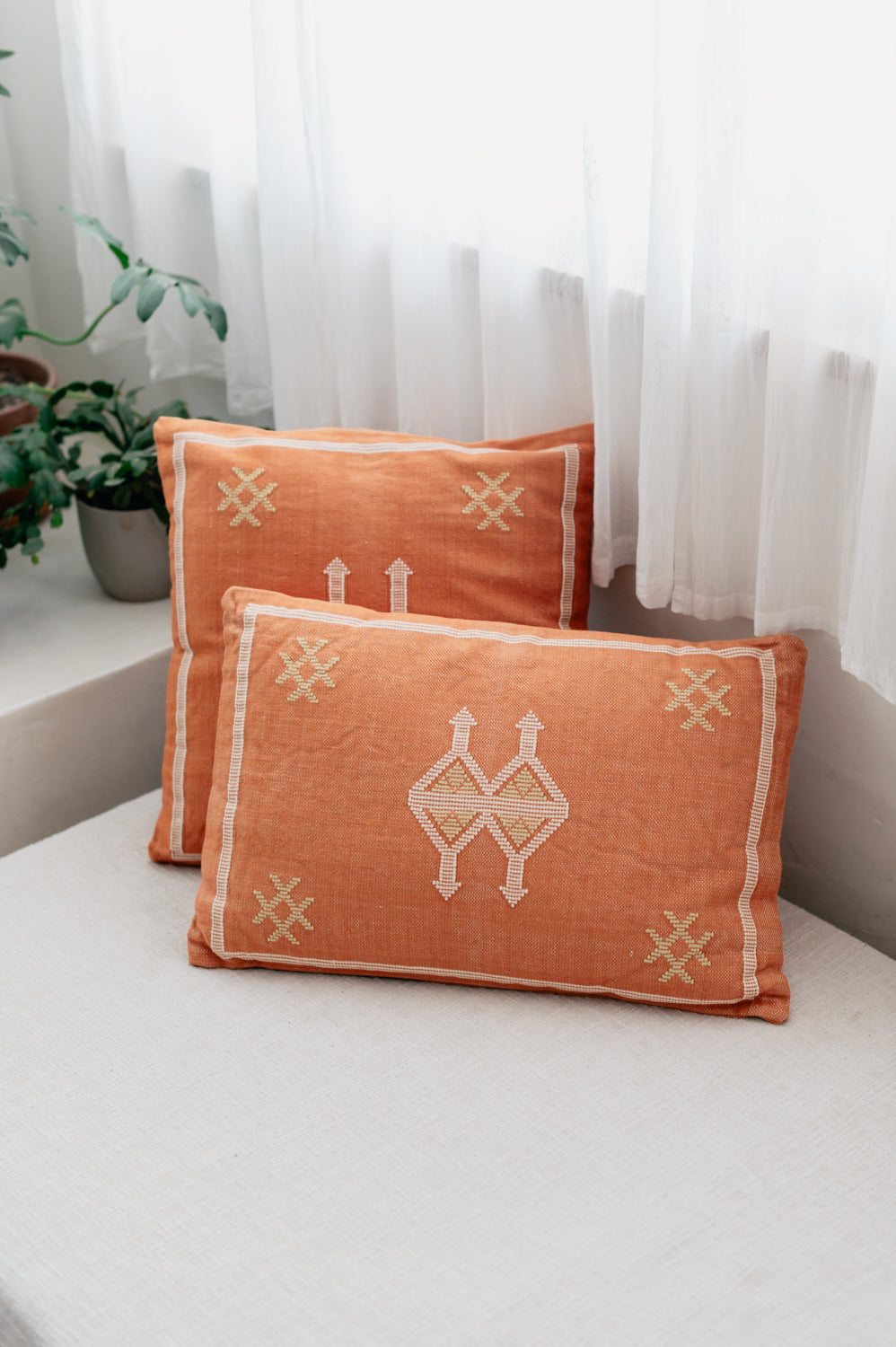 כרית רקומה חמרה 50X50