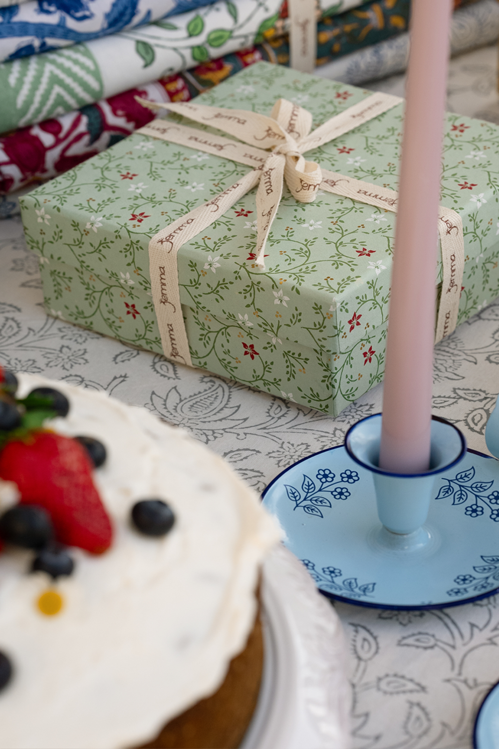Daisy candlestick