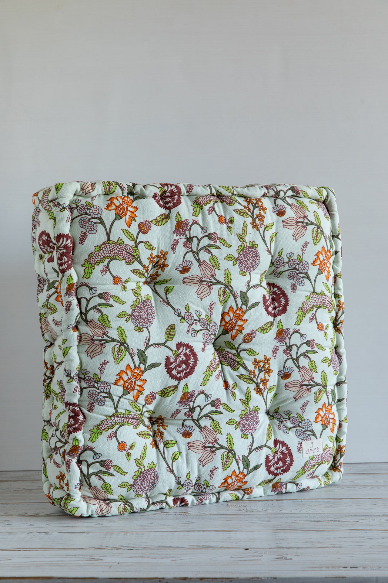 כרית רצפה "קמילה" תכלת 50X50