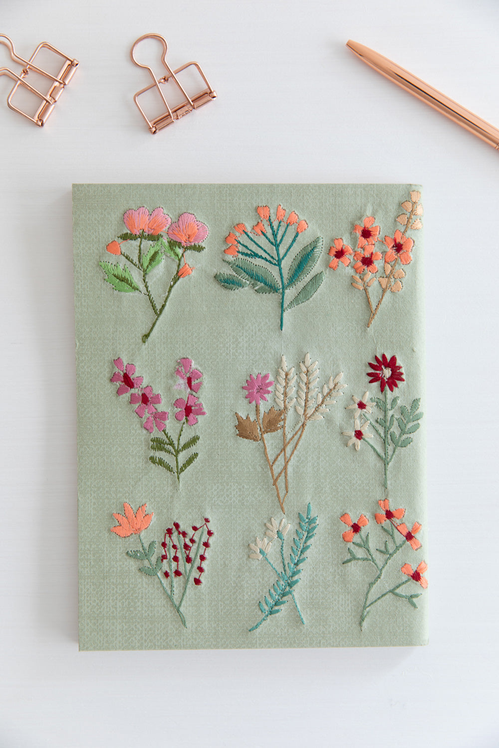 מחברת רקומה אביבית