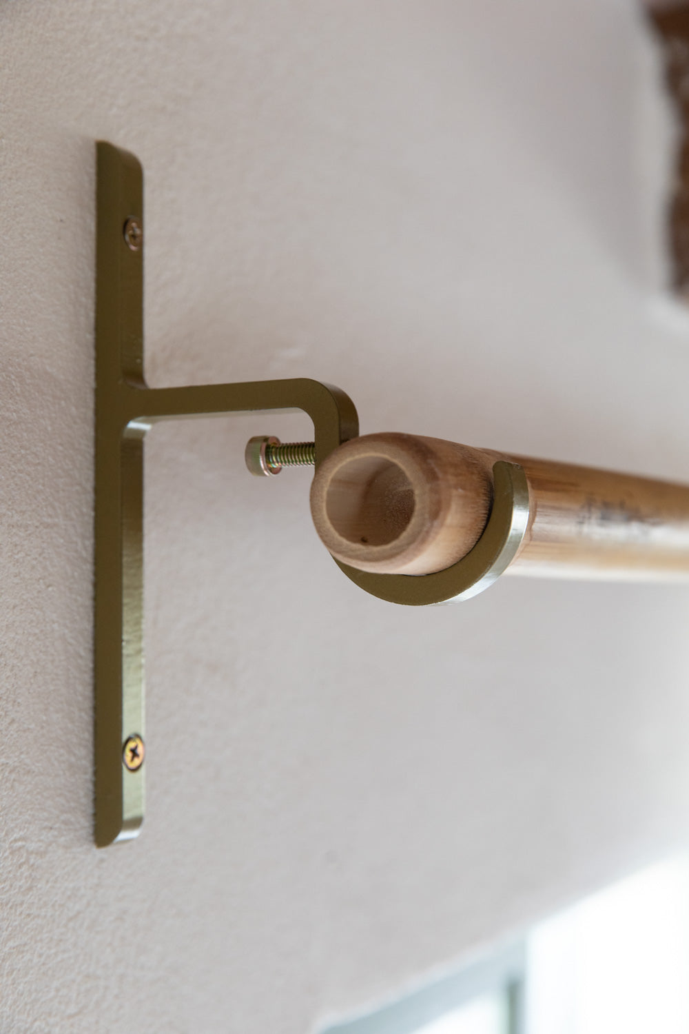 מתלה למוט וילון אלרון - מוזהב