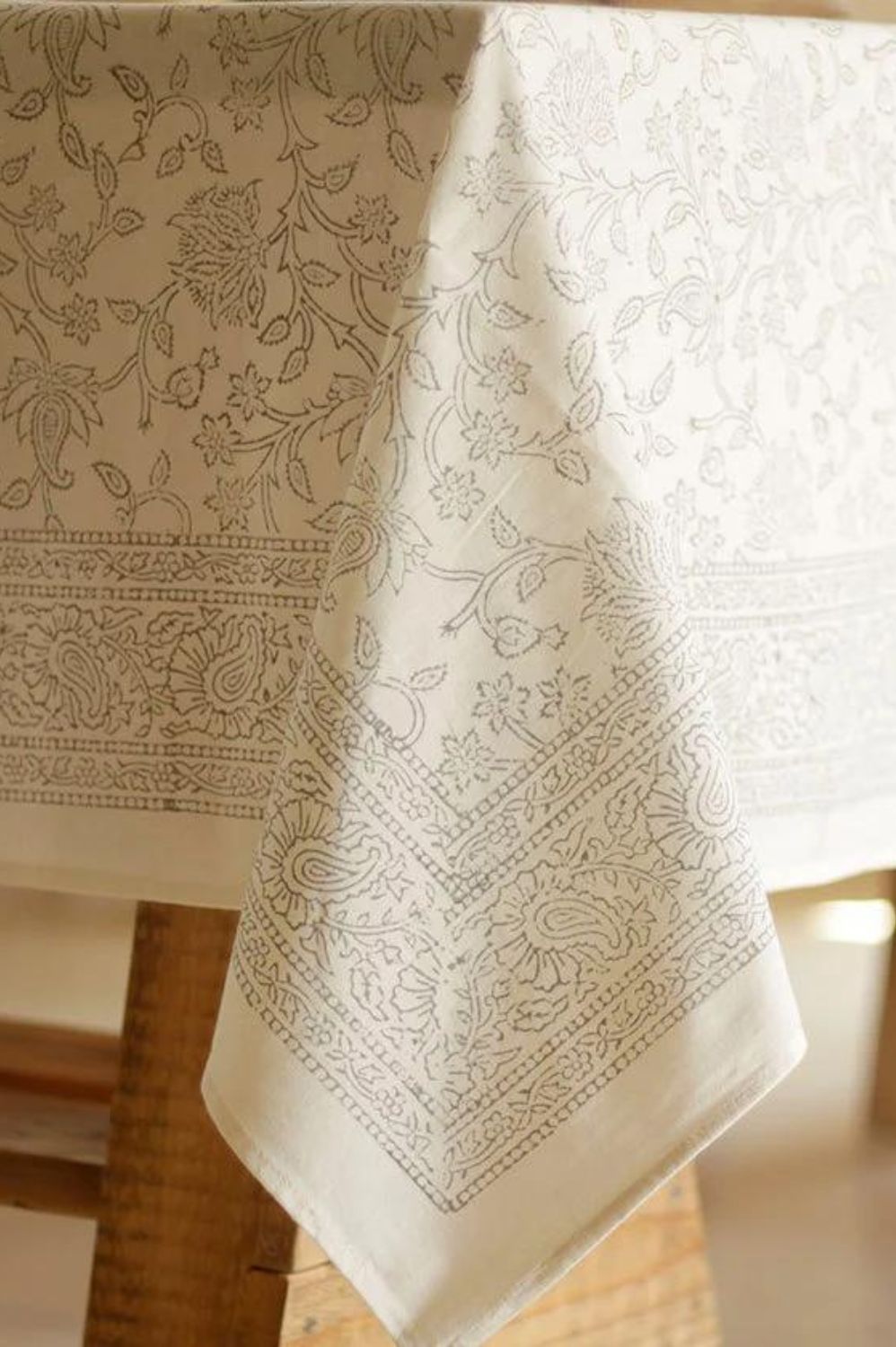 Gray "Andaman" tablecloth