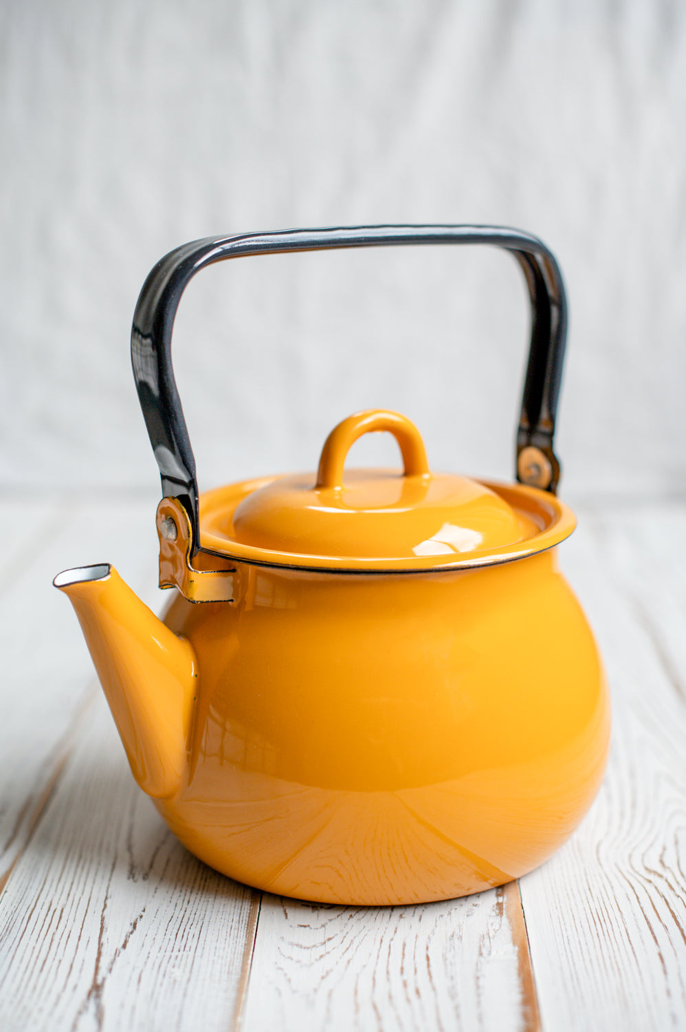 Yellow enamel kettle 2.5 liters